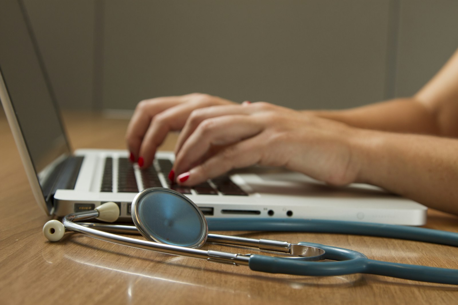A doctor speaking warmly with a patient during a consultation.